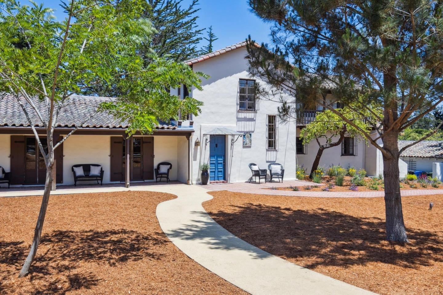Detail Gallery Image 8 of 66 For 401 San Bernabe Dr, Monterey,  CA 93940 - 5 Beds | 5/1 Baths
