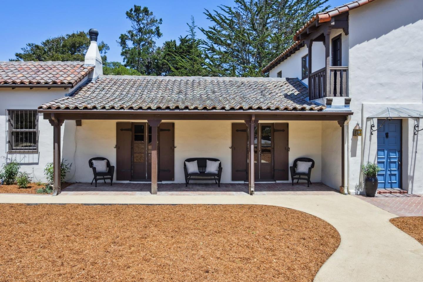 Detail Gallery Image 9 of 66 For 401 San Bernabe Dr, Monterey,  CA 93940 - 5 Beds | 5/1 Baths