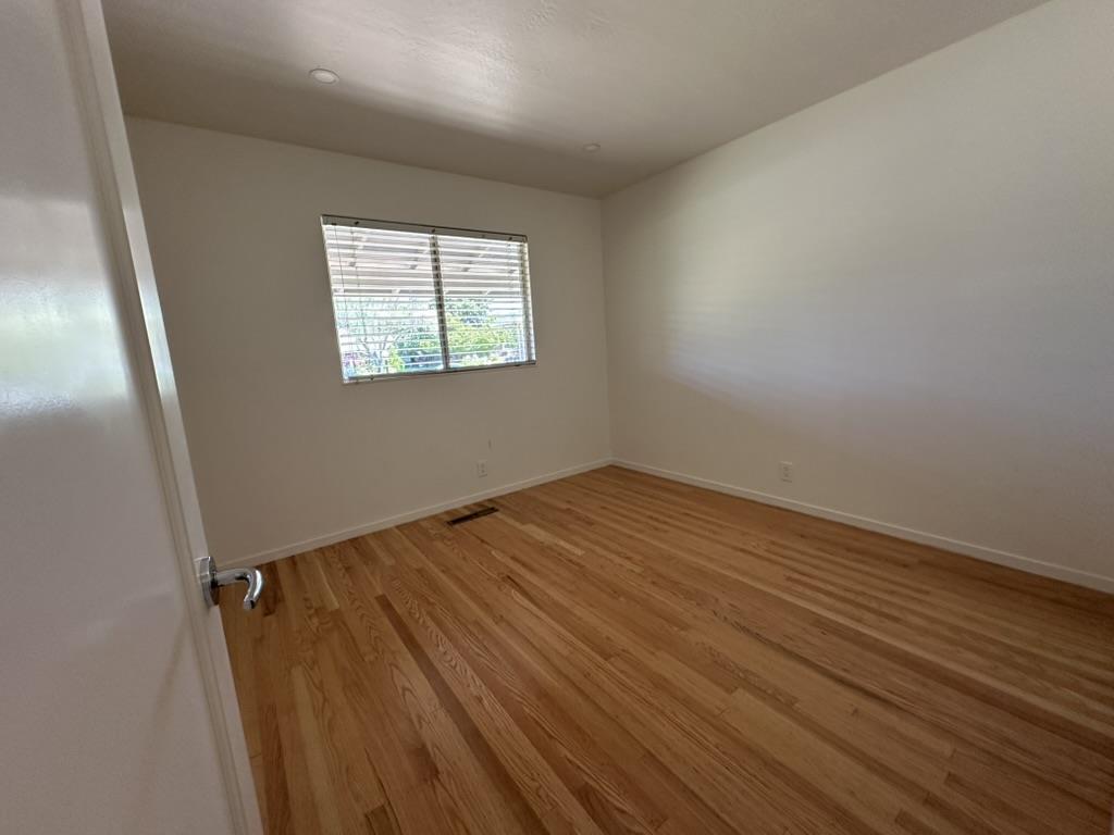 Detail Gallery Image 11 of 18 For 12689 Cambridge Dr, Saratoga,  CA 95070 - 4 Beds | 2/1 Baths