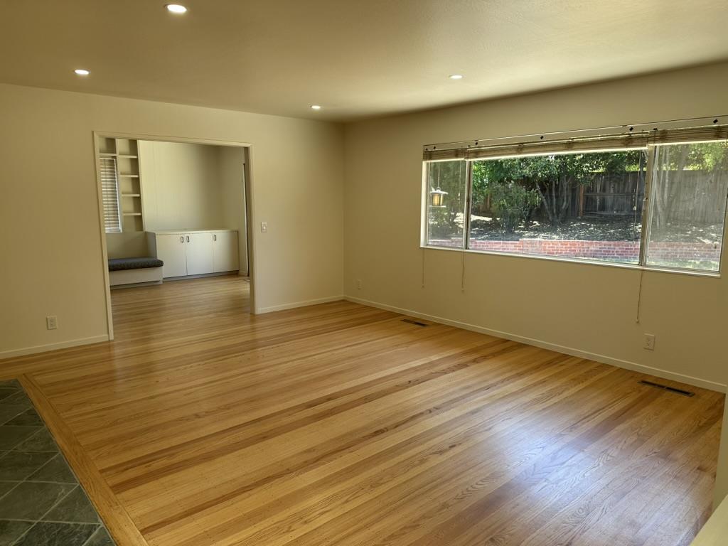Detail Gallery Image 12 of 18 For 12689 Cambridge Dr, Saratoga,  CA 95070 - 4 Beds | 2/1 Baths