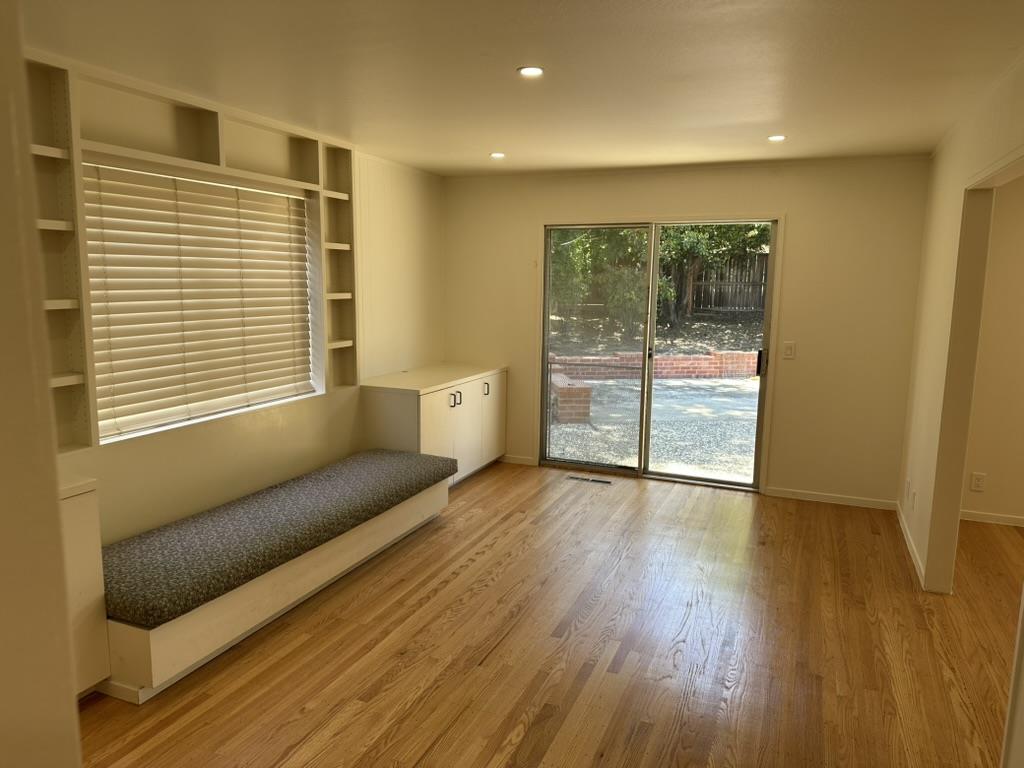 Detail Gallery Image 14 of 18 For 12689 Cambridge Dr, Saratoga,  CA 95070 - 4 Beds | 2/1 Baths