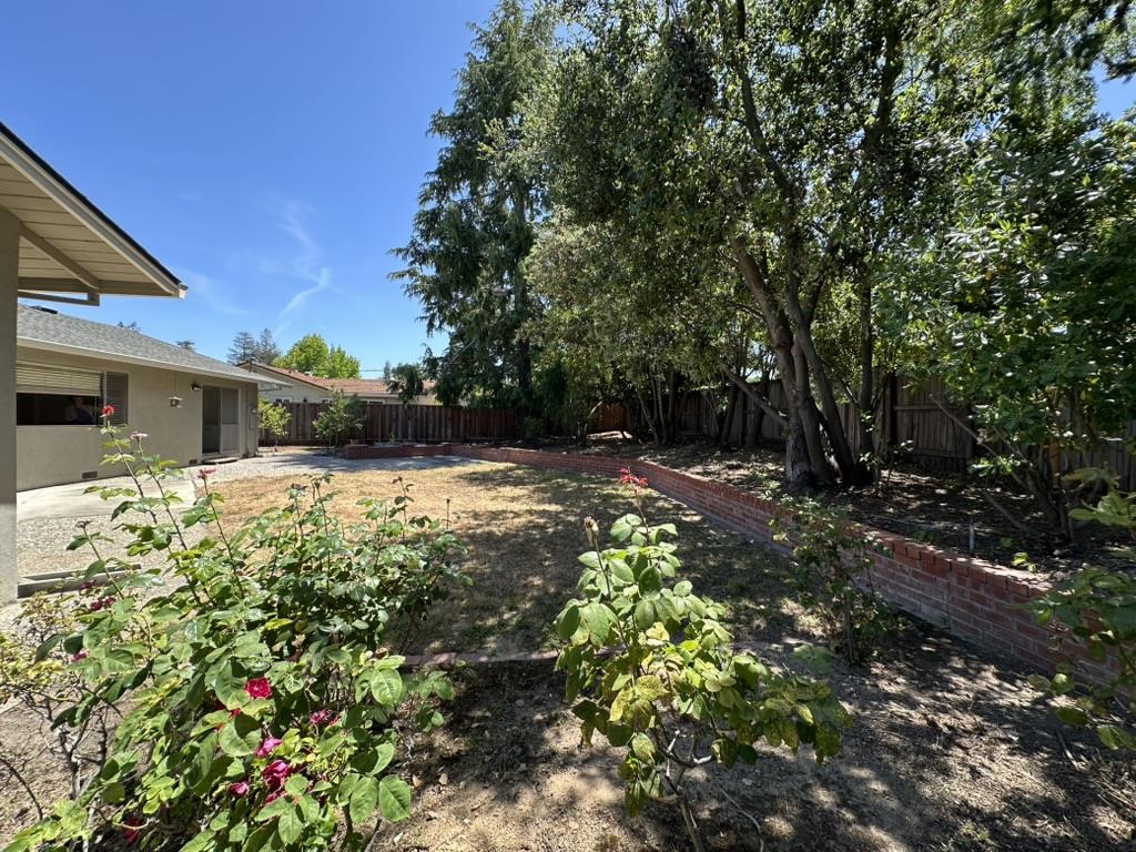 Detail Gallery Image 18 of 18 For 12689 Cambridge Dr, Saratoga,  CA 95070 - 4 Beds | 2/1 Baths