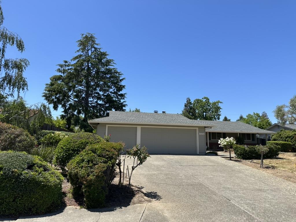 Detail Gallery Image 2 of 18 For 12689 Cambridge Dr, Saratoga,  CA 95070 - 4 Beds | 2/1 Baths