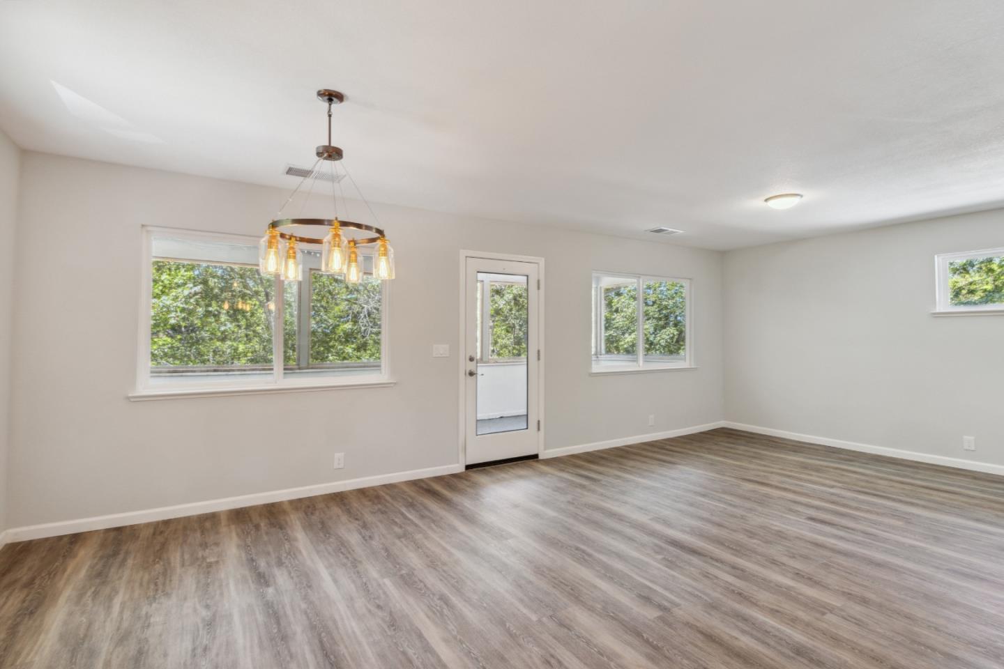 Detail Gallery Image 11 of 113 For 24895 Skyland Rd, Los Gatos,  CA 95033 - 4 Beds | 2 Baths