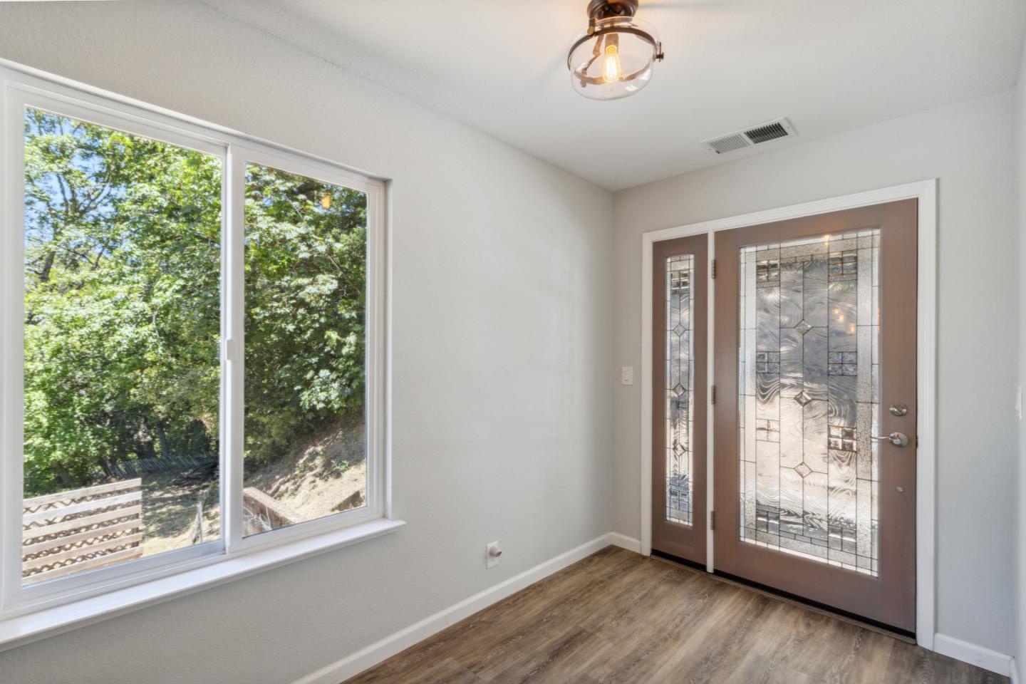Detail Gallery Image 4 of 113 For 24895 Skyland Rd, Los Gatos,  CA 95033 - 4 Beds | 2 Baths