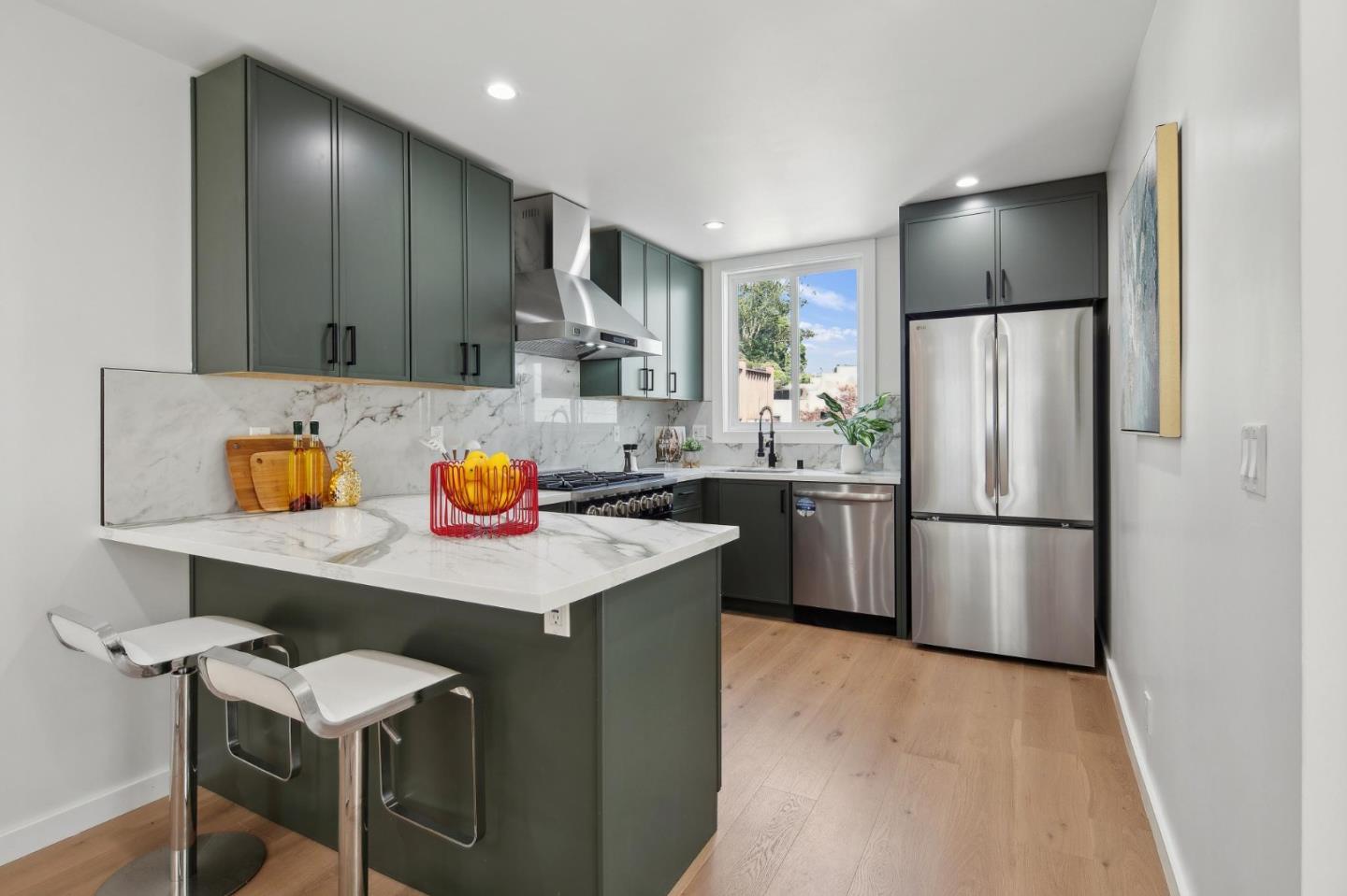 Detail Gallery Image 21 of 57 For 26 Glenview Dr, San Francisco,  CA 94131 - 4 Beds | 3 Baths