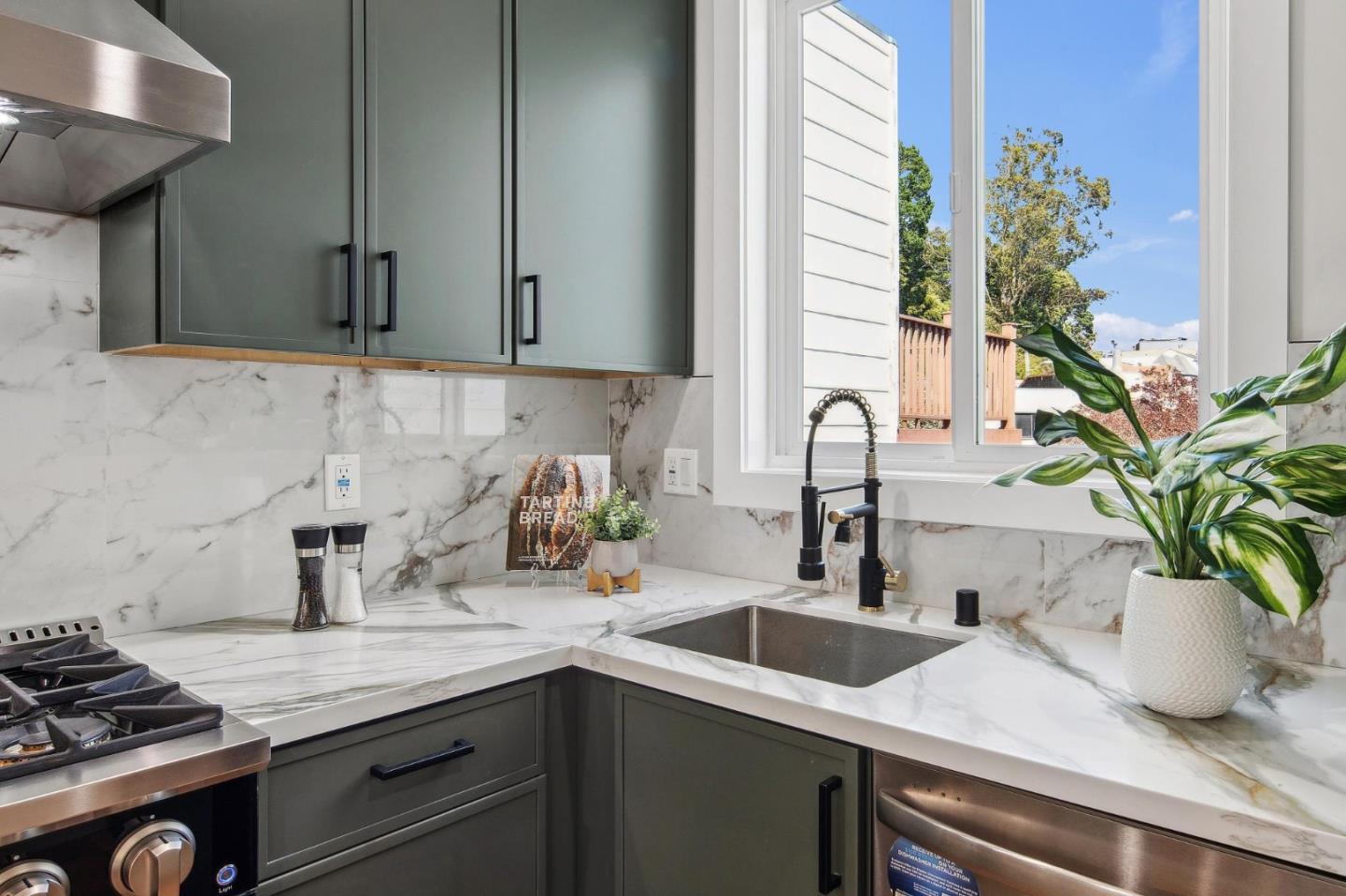 Detail Gallery Image 25 of 57 For 26 Glenview Dr, San Francisco,  CA 94131 - 4 Beds | 3 Baths