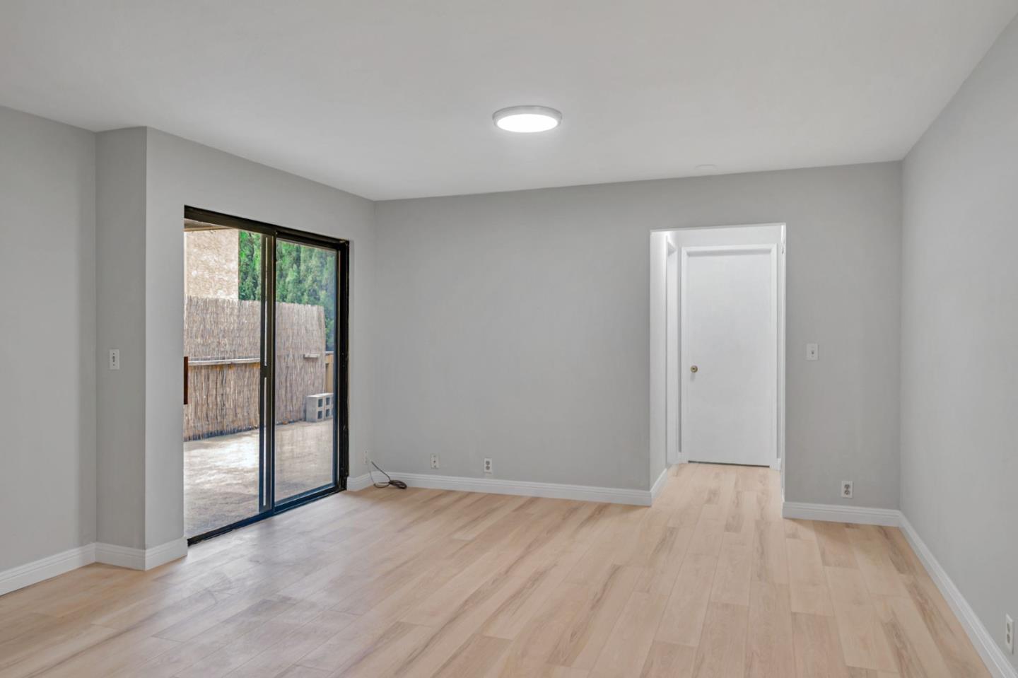 Detail Gallery Image 5 of 24 For 16006 E 14th St #106,  San Leandro,  CA 94578 - 2 Beds | 2 Baths