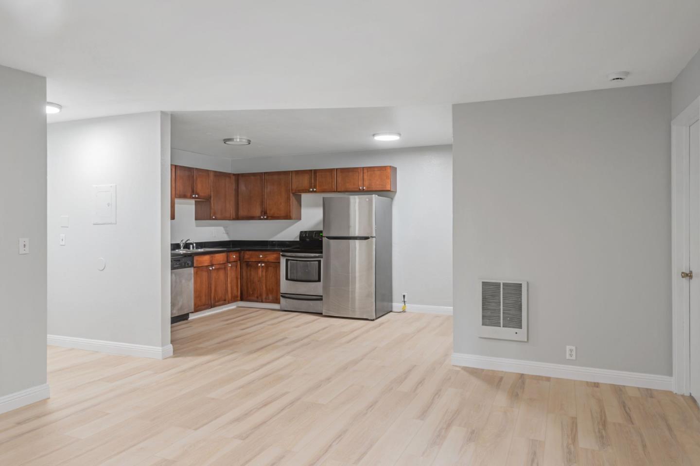 Detail Gallery Image 7 of 24 For 16006 E 14th St #106,  San Leandro,  CA 94578 - 2 Beds | 2 Baths
