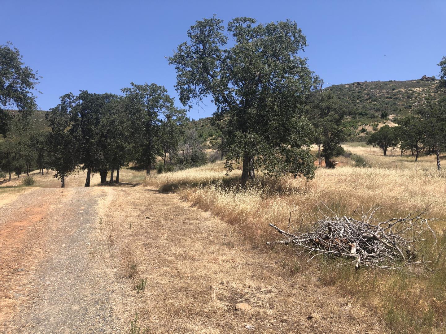 Detail Gallery Image 29 of 44 For 8260 Hunters Valley Rd, Mariposa,  CA 95338 - 3 Beds | 2 Baths