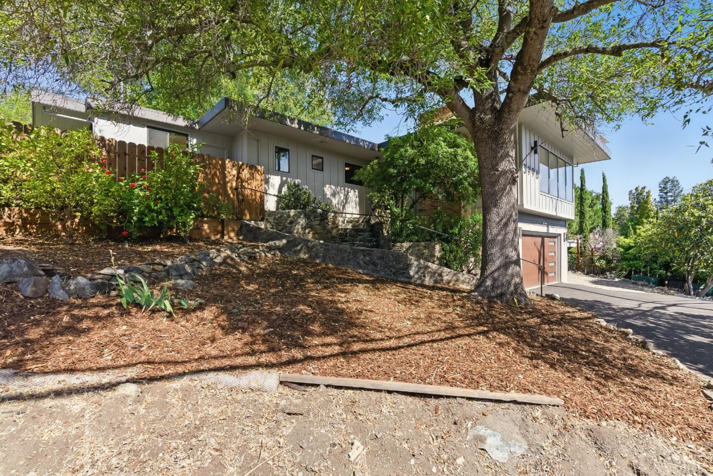 Detail Gallery Image 5 of 50 For 3996 Jefferson Ave, Redwood City,  CA 94062 - 3 Beds | 3 Baths