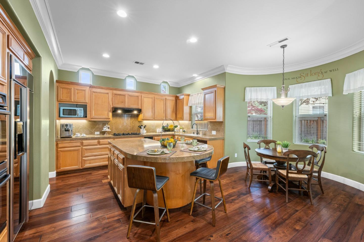 Detail Gallery Image 18 of 79 For 2555 Muirfield Way, Gilroy,  CA 95020 - 4 Beds | 3/1 Baths