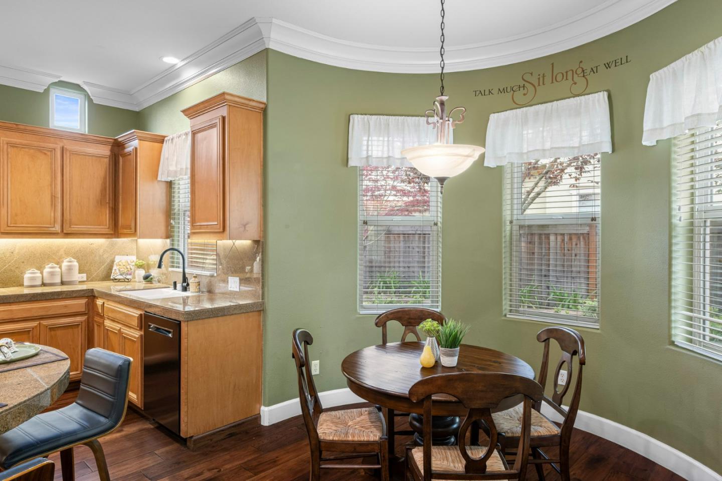 Detail Gallery Image 19 of 79 For 2555 Muirfield Way, Gilroy,  CA 95020 - 4 Beds | 3/1 Baths