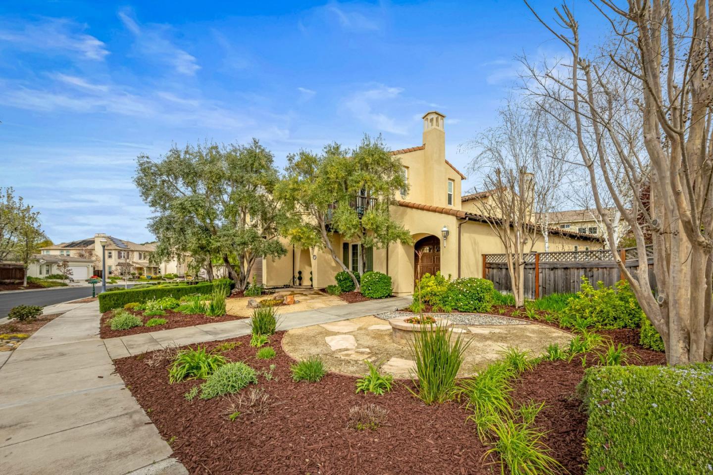 Detail Gallery Image 2 of 79 For 2555 Muirfield Way, Gilroy,  CA 95020 - 4 Beds | 3/1 Baths