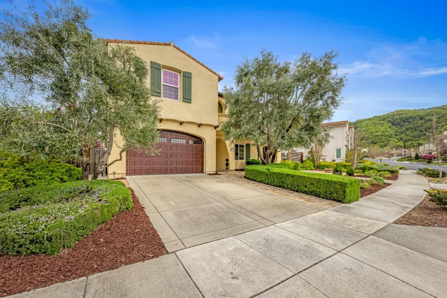 Detail Gallery Image 3 of 79 For 2555 Muirfield Way, Gilroy,  CA 95020 - 4 Beds | 3/1 Baths