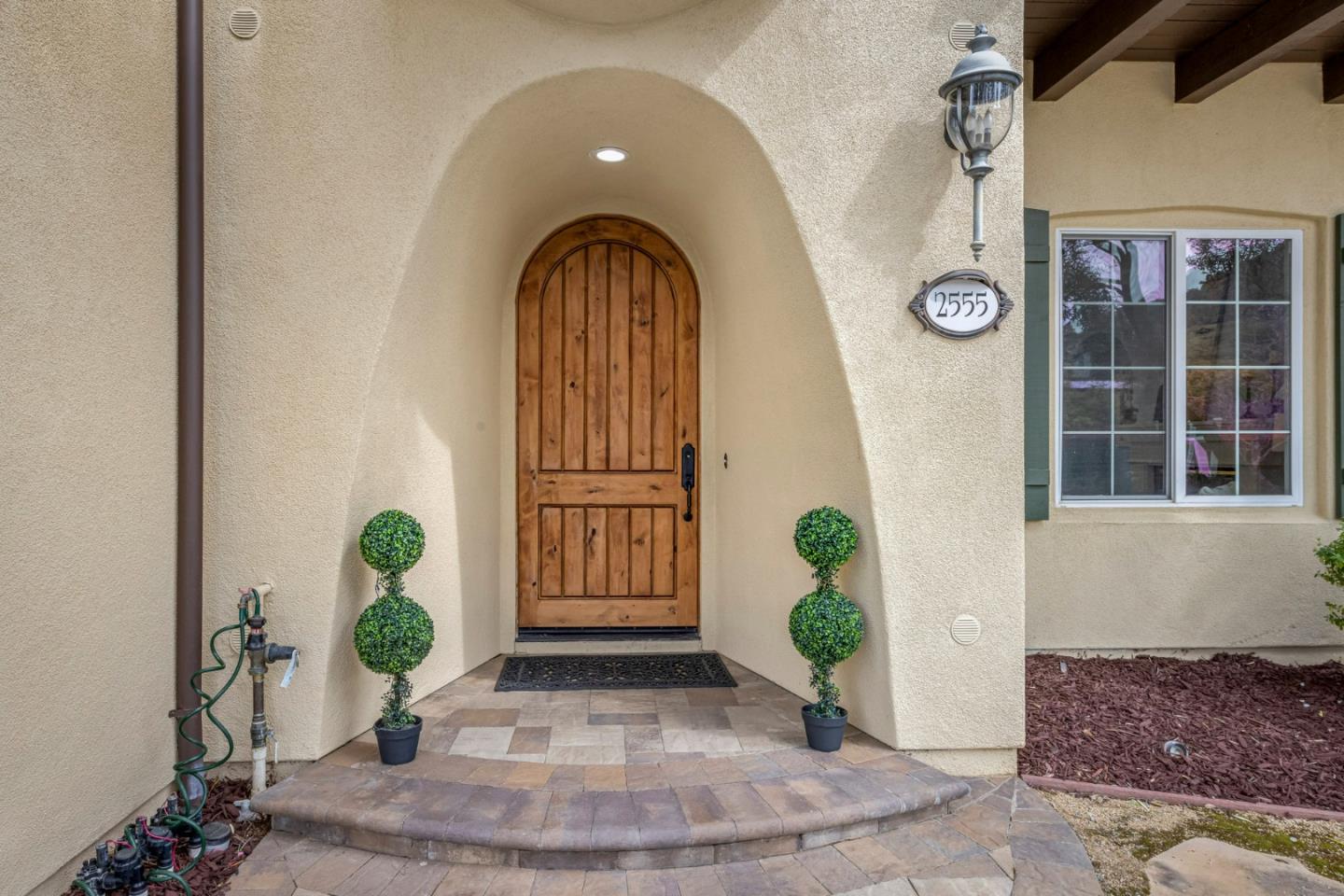 Detail Gallery Image 4 of 79 For 2555 Muirfield Way, Gilroy,  CA 95020 - 4 Beds | 3/1 Baths