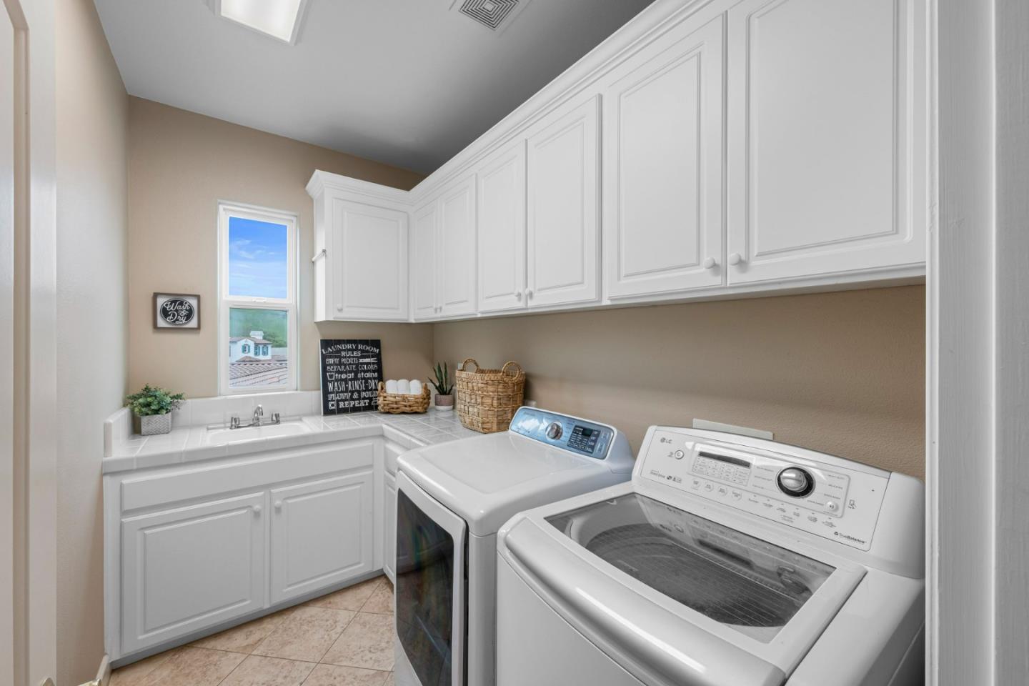 Detail Gallery Image 46 of 79 For 2555 Muirfield Way, Gilroy,  CA 95020 - 4 Beds | 3/1 Baths
