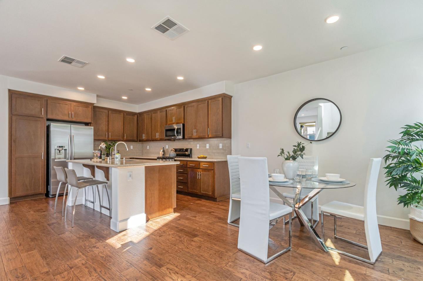 Detail Gallery Image 10 of 33 For 38984 Primula Ter, Newark,  CA 94560 - 3 Beds | 3 Baths