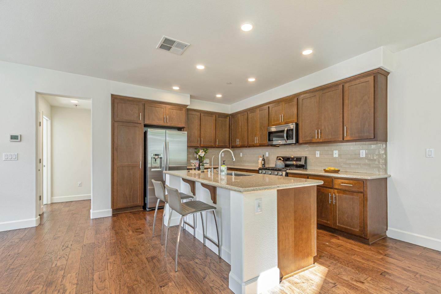 Detail Gallery Image 5 of 33 For 38984 Primula Ter, Newark,  CA 94560 - 3 Beds | 3 Baths