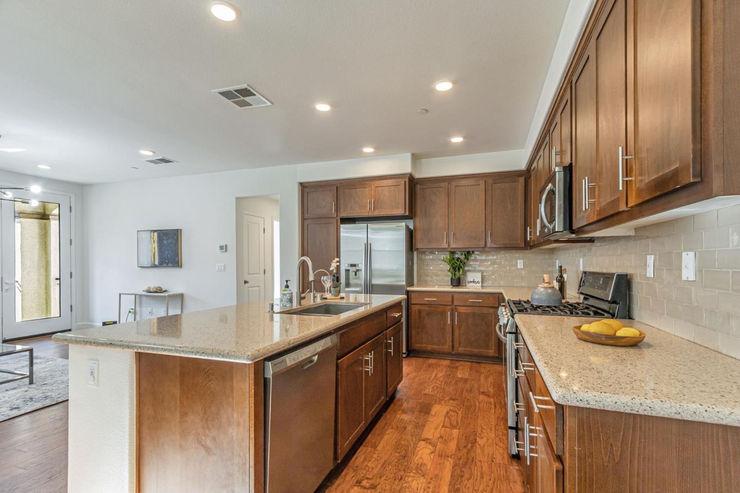 Detail Gallery Image 8 of 33 For 38984 Primula Ter, Newark,  CA 94560 - 3 Beds | 3 Baths