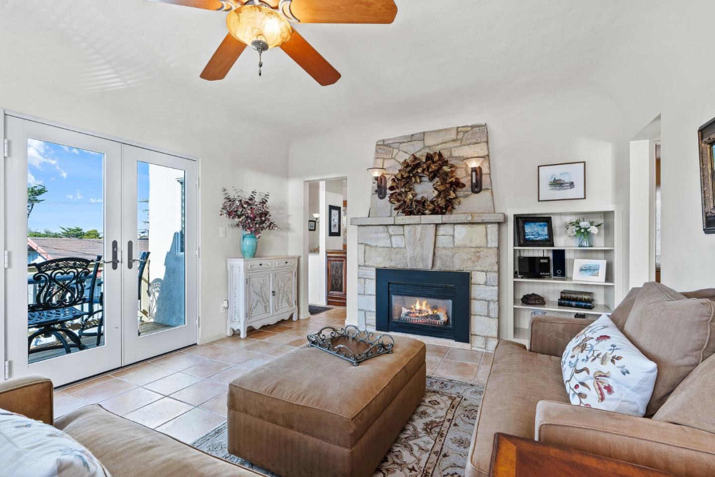 Detail Gallery Image 10 of 27 For 925 Cass St, Monterey,  CA 93940 - 3 Beds | 2 Baths