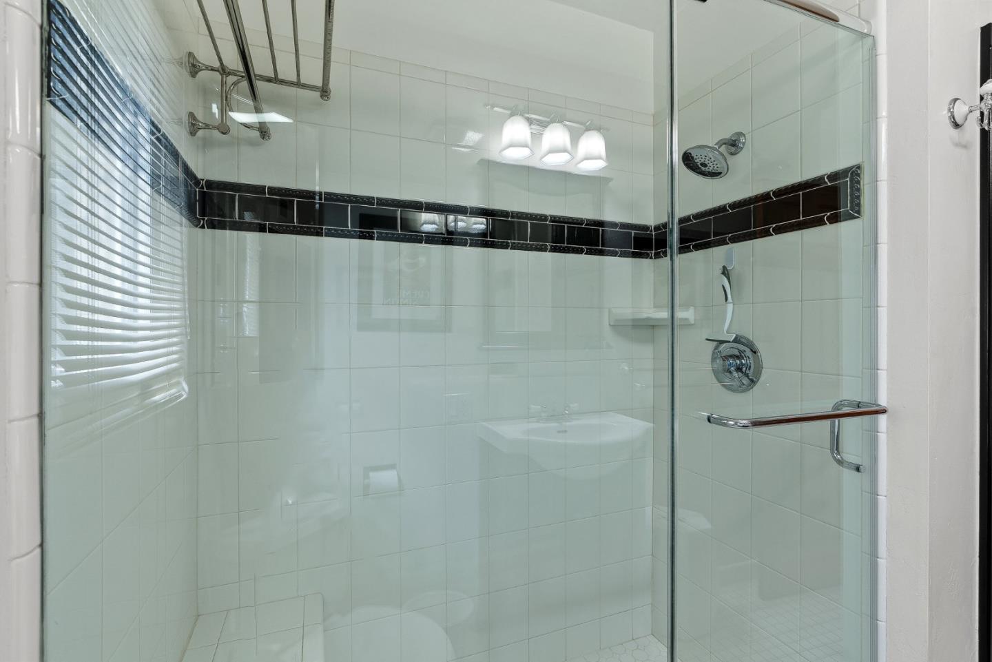 Detail Gallery Image 13 of 27 For 925 Cass St, Monterey,  CA 93940 - 3 Beds | 2 Baths