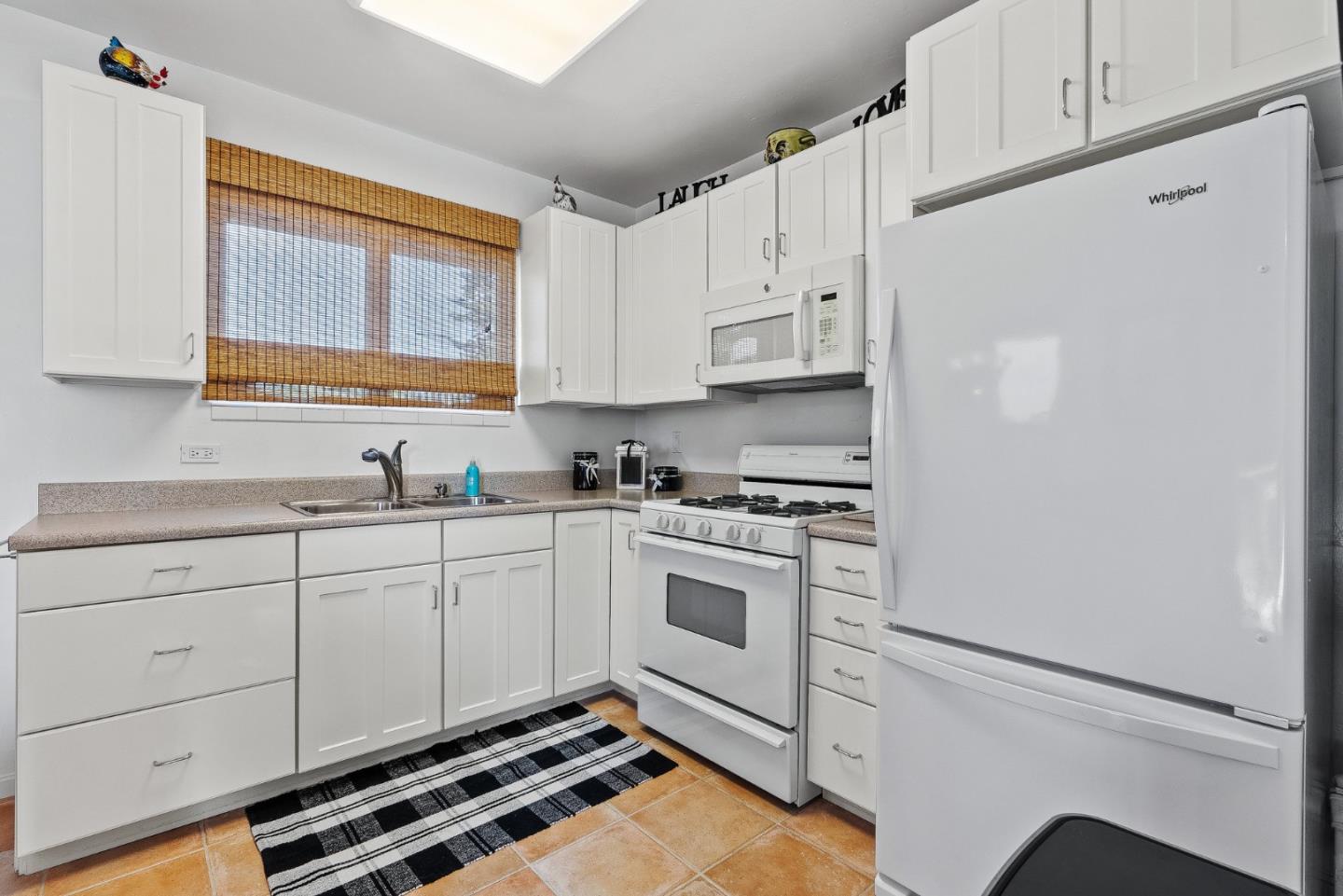 Detail Gallery Image 15 of 27 For 925 Cass St, Monterey,  CA 93940 - 3 Beds | 2 Baths