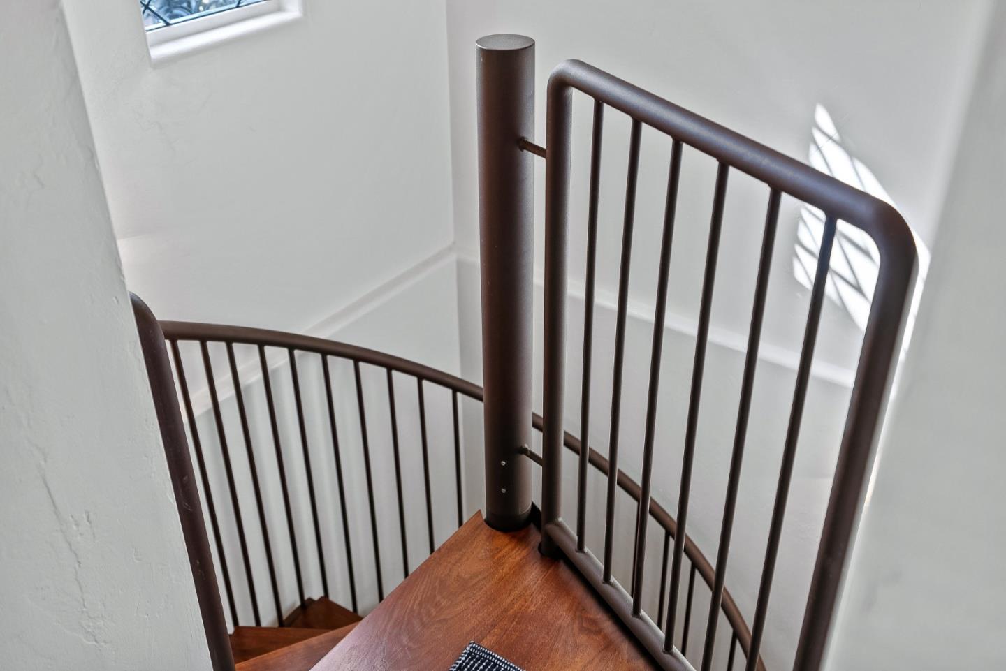 Detail Gallery Image 17 of 27 For 925 Cass St, Monterey,  CA 93940 - 3 Beds | 2 Baths