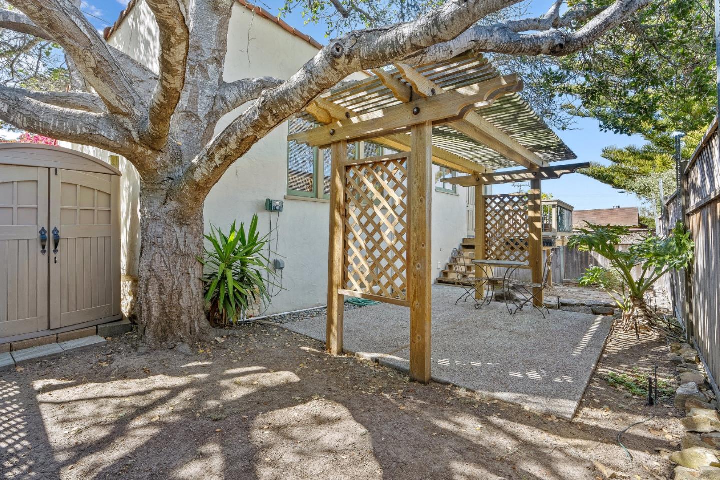 Detail Gallery Image 5 of 27 For 925 Cass St, Monterey,  CA 93940 - 3 Beds | 2 Baths