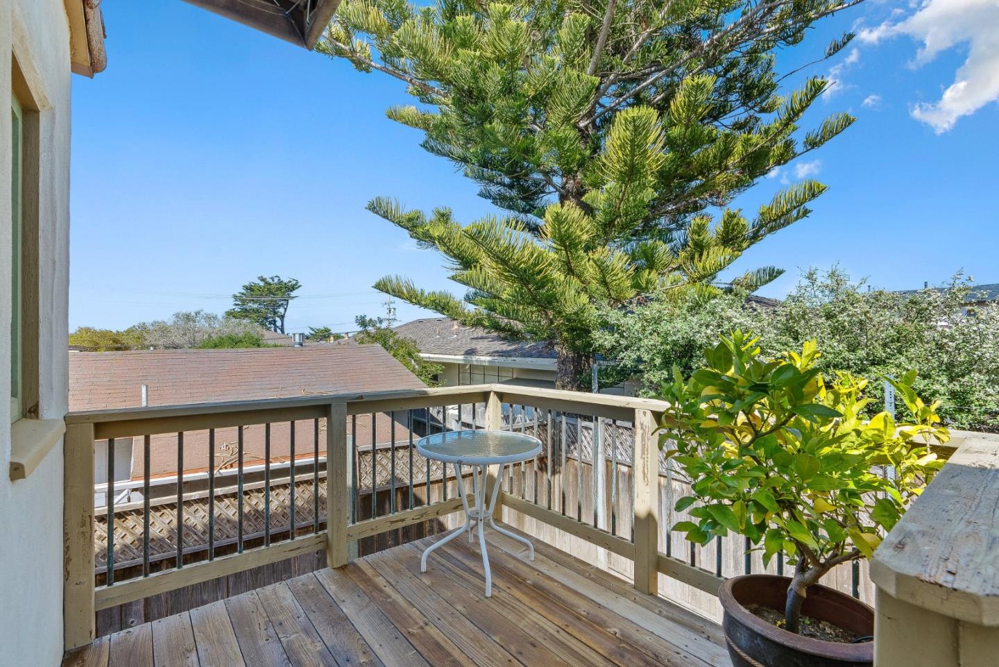 Detail Gallery Image 6 of 27 For 925 Cass St, Monterey,  CA 93940 - 3 Beds | 2 Baths