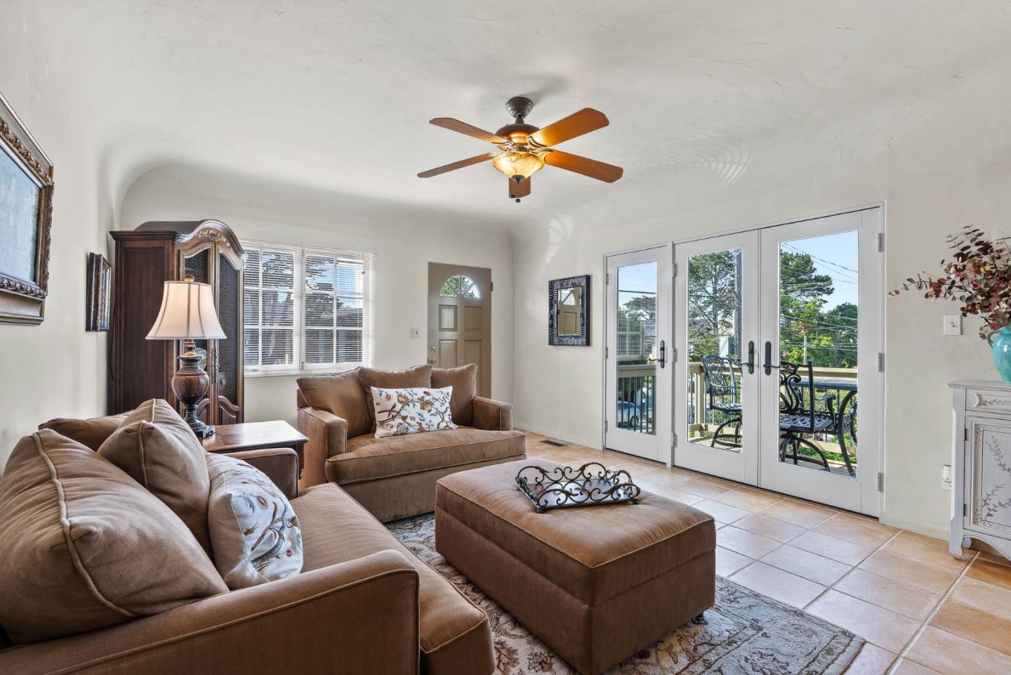 Detail Gallery Image 9 of 27 For 925 Cass St, Monterey,  CA 93940 - 3 Beds | 2 Baths