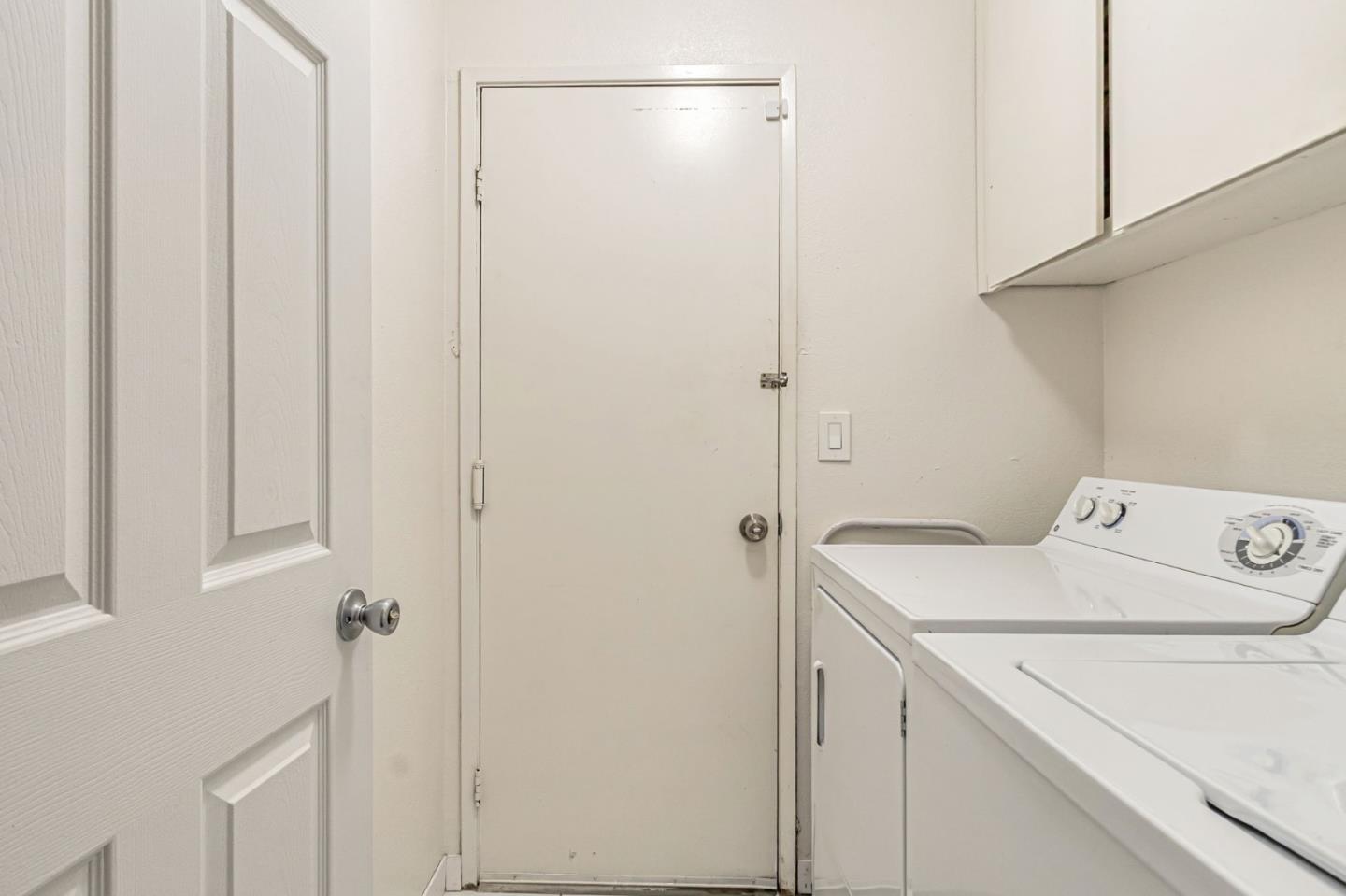 Detail Gallery Image 11 of 20 For 1570 Dina Ct, San Jose,  CA 95121 - 4 Beds | 2 Baths