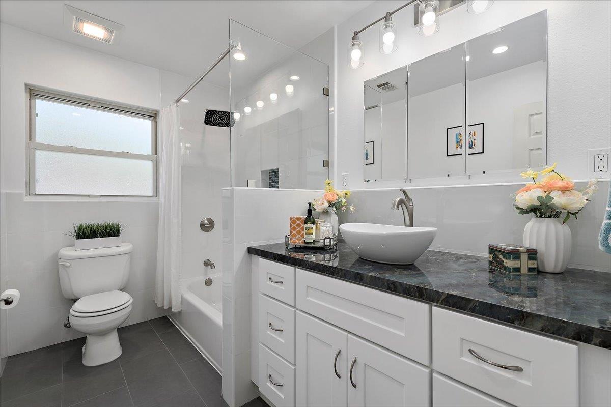 Detail Gallery Image 12 of 22 For 1340 Sierra Mar Dr, San Jose,  CA 95118 - 3 Beds | 2 Baths