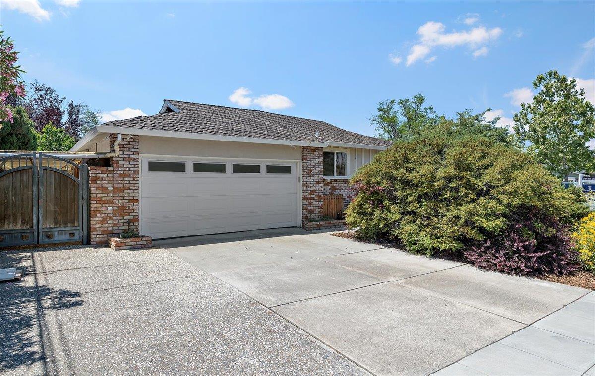 Detail Gallery Image 3 of 22 For 1340 Sierra Mar Dr, San Jose,  CA 95118 - 3 Beds | 2 Baths