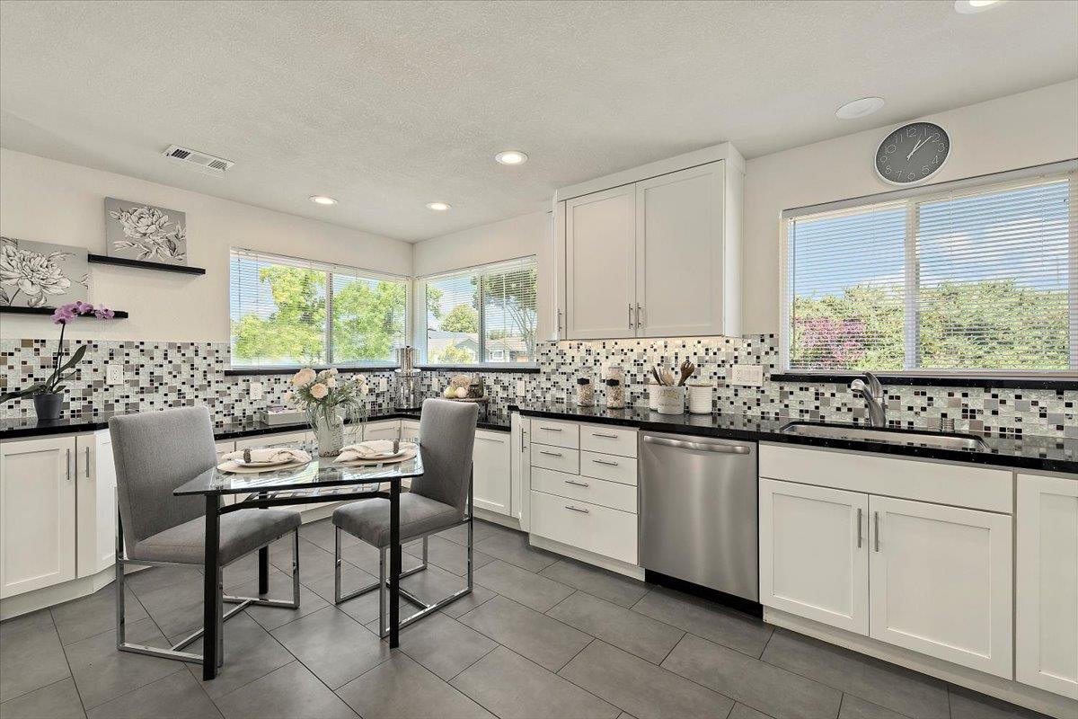 Detail Gallery Image 6 of 22 For 1340 Sierra Mar Dr, San Jose,  CA 95118 - 3 Beds | 2 Baths