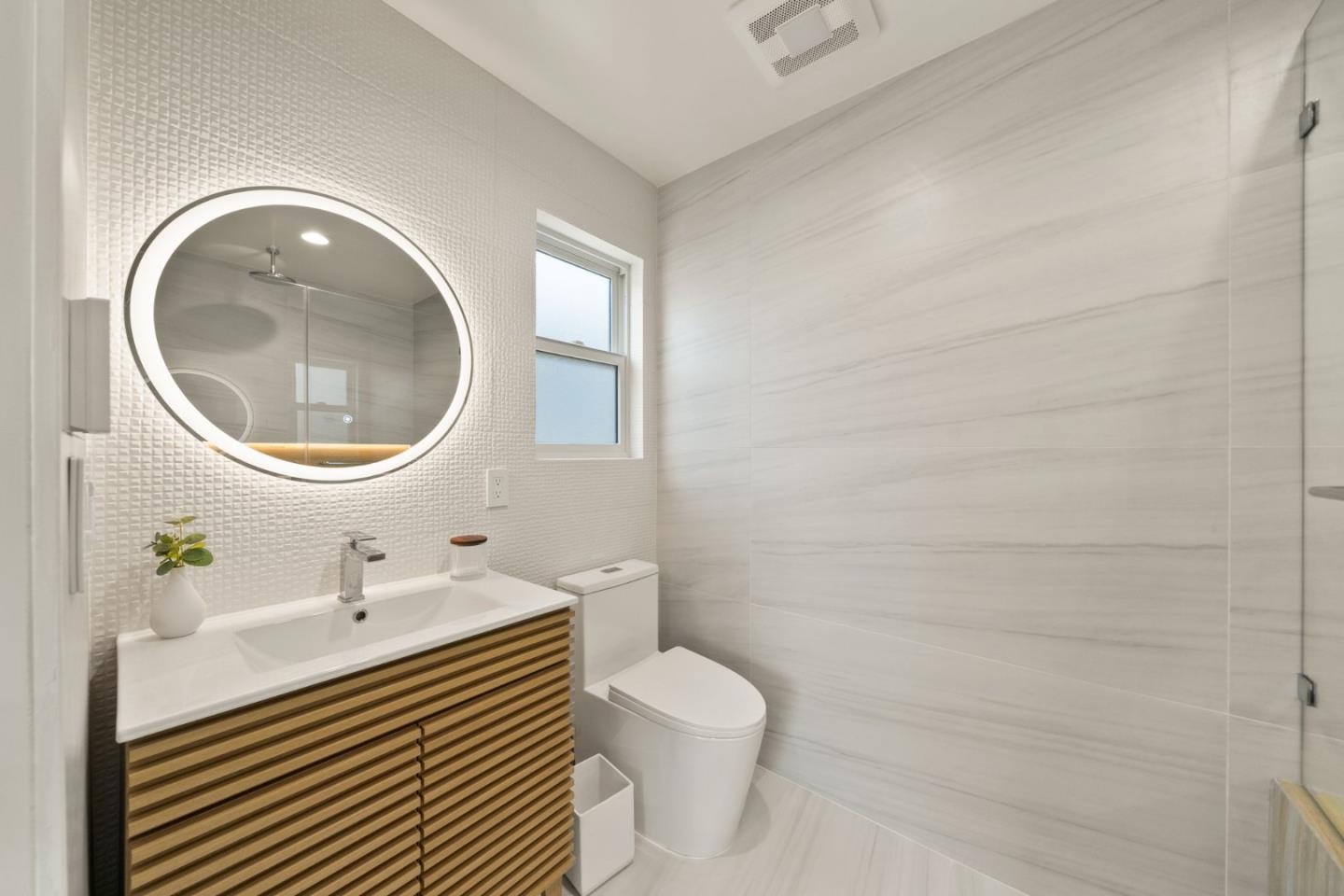 Detail Gallery Image 10 of 72 For 1025 Walnut St, San Carlos,  CA 94070 - 4 Beds | 4 Baths