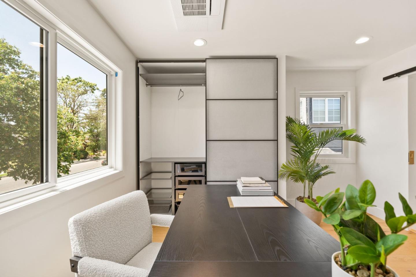 Detail Gallery Image 12 of 72 For 1025 Walnut St, San Carlos,  CA 94070 - 4 Beds | 4 Baths