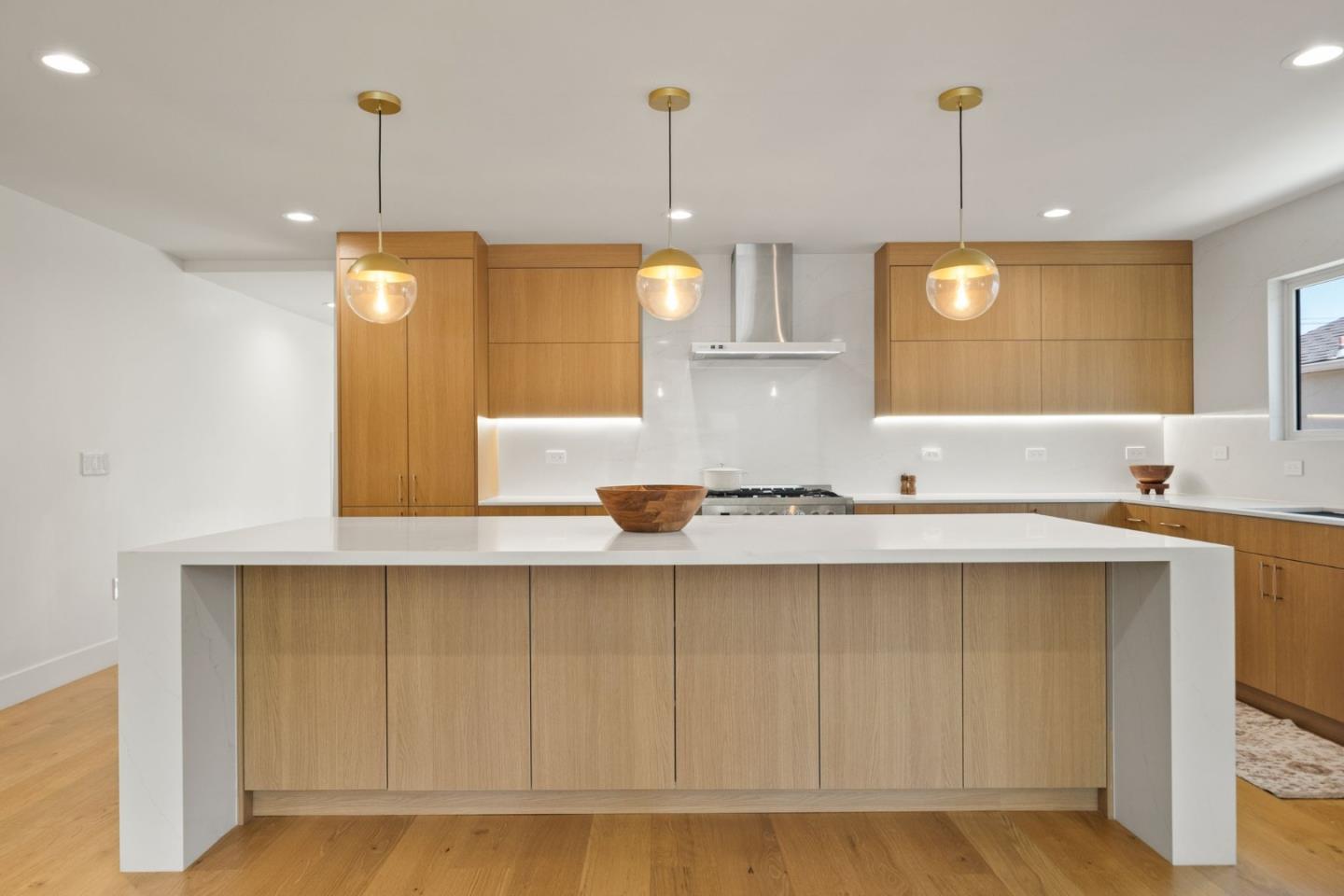 Detail Gallery Image 26 of 72 For 1025 Walnut St, San Carlos,  CA 94070 - 4 Beds | 4 Baths