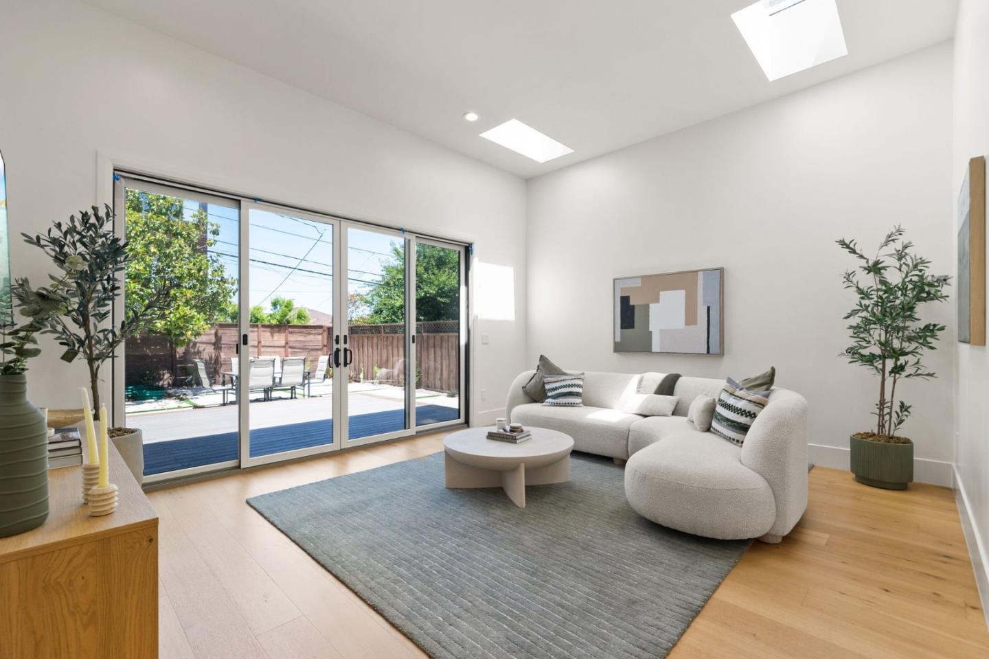 Detail Gallery Image 29 of 72 For 1025 Walnut St, San Carlos,  CA 94070 - 4 Beds | 4 Baths