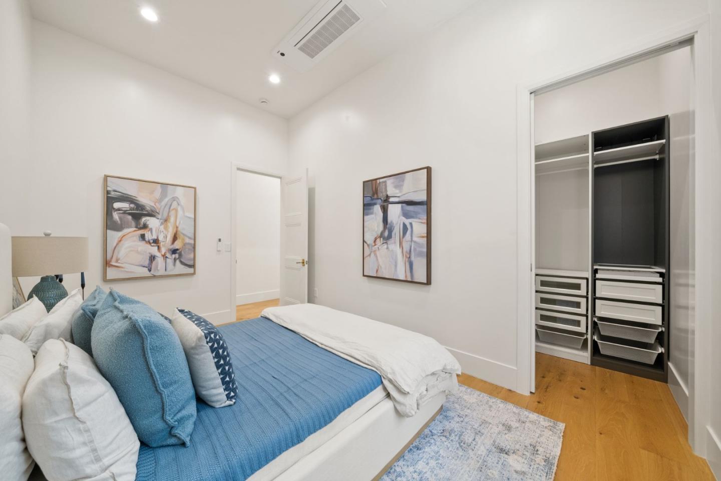 Detail Gallery Image 35 of 72 For 1025 Walnut St, San Carlos,  CA 94070 - 4 Beds | 4 Baths