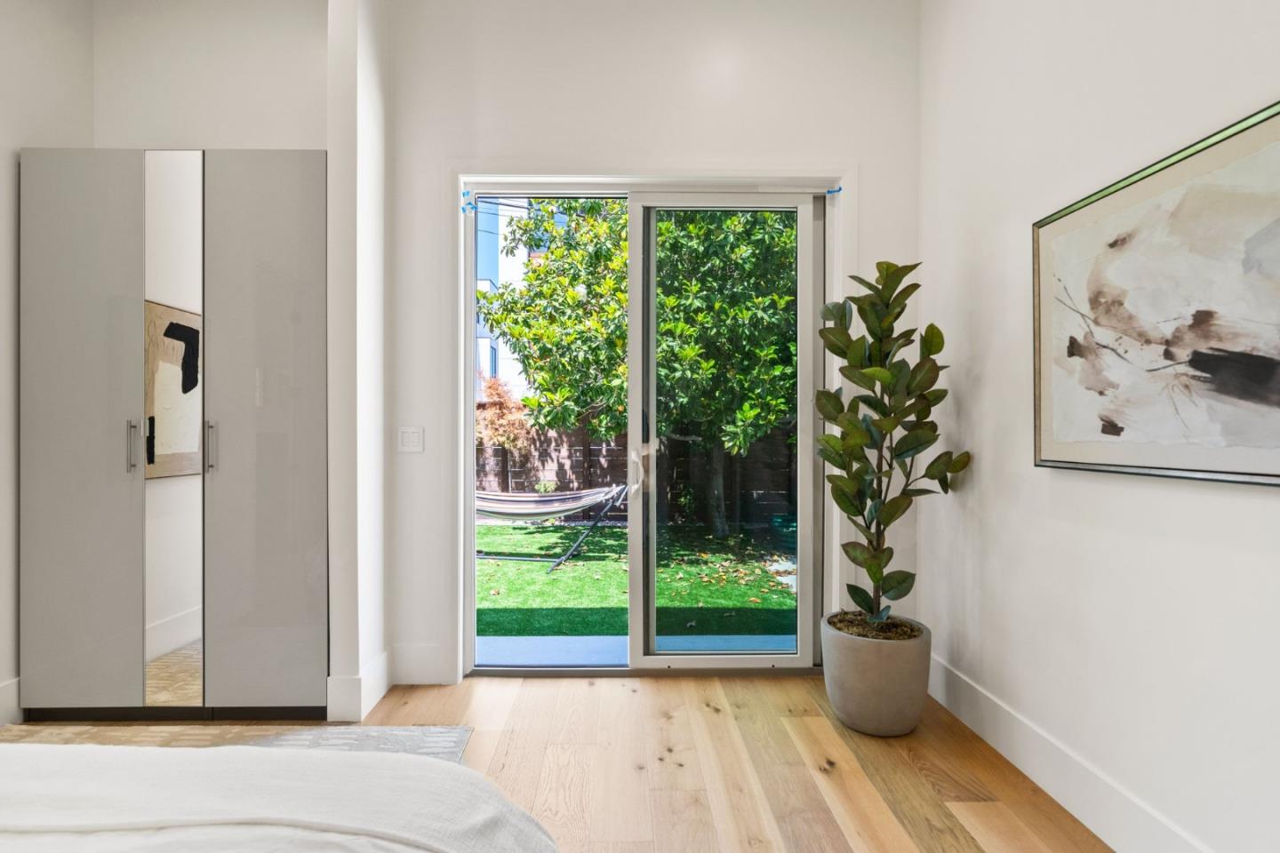 Detail Gallery Image 38 of 72 For 1025 Walnut St, San Carlos,  CA 94070 - 4 Beds | 4 Baths