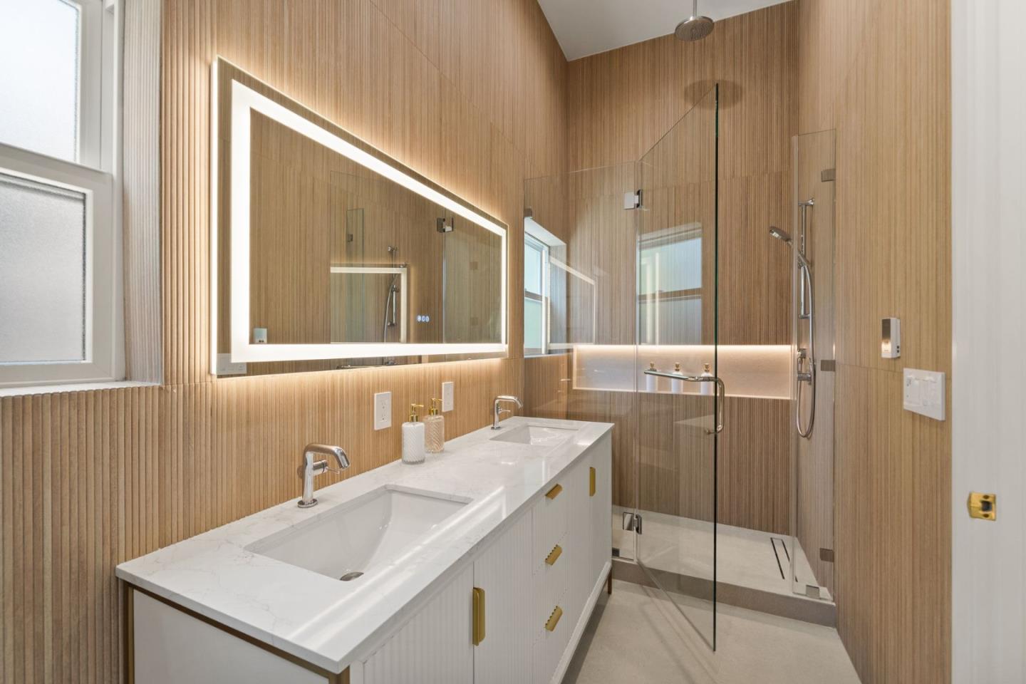 Detail Gallery Image 39 of 72 For 1025 Walnut St, San Carlos,  CA 94070 - 4 Beds | 4 Baths