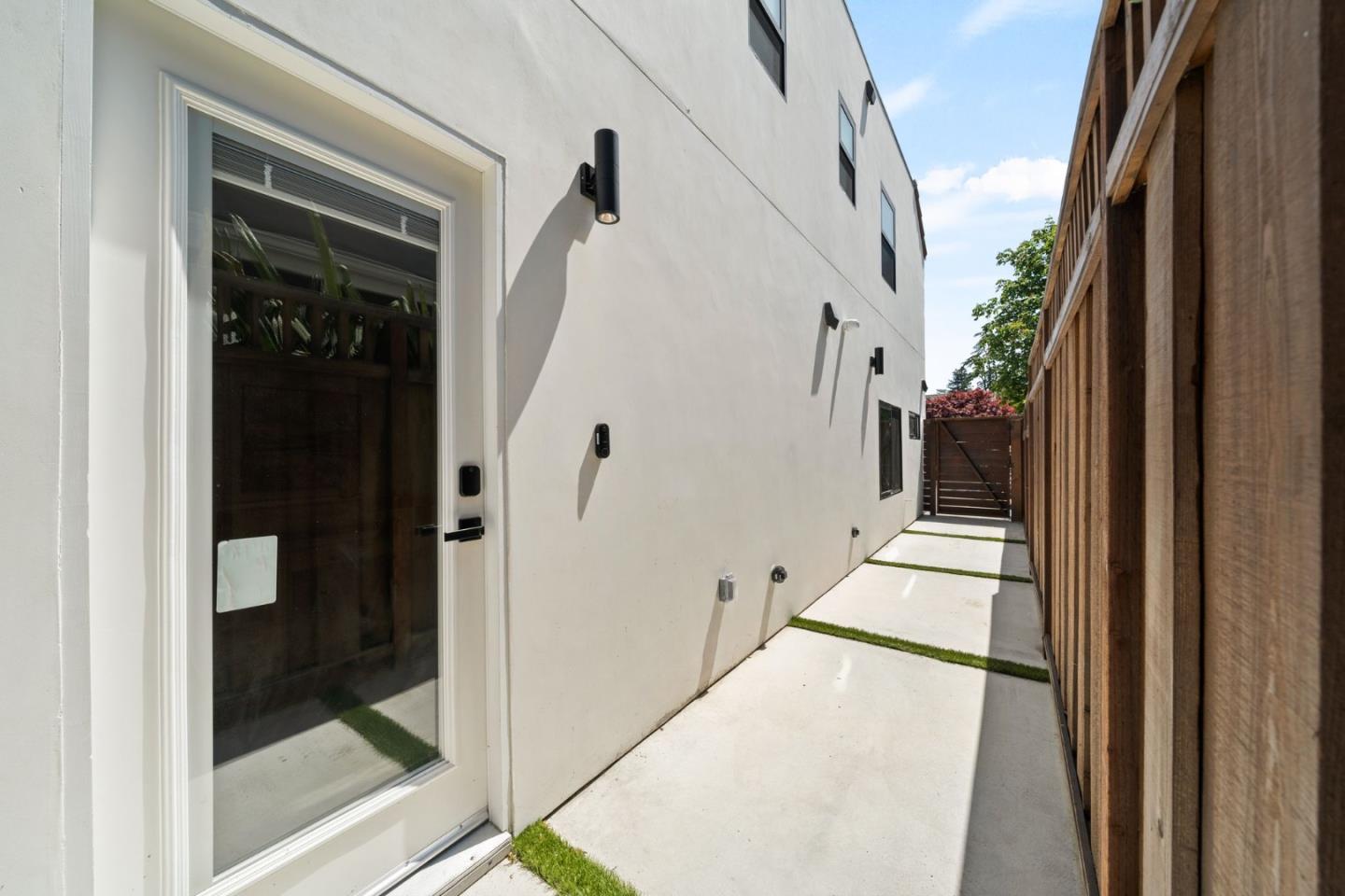 Detail Gallery Image 50 of 72 For 1025 Walnut St, San Carlos,  CA 94070 - 4 Beds | 4 Baths