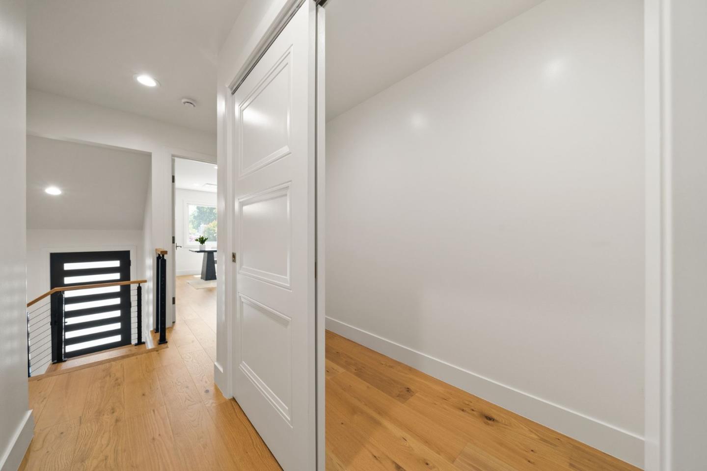 Detail Gallery Image 6 of 72 For 1025 Walnut St, San Carlos,  CA 94070 - 4 Beds | 4 Baths