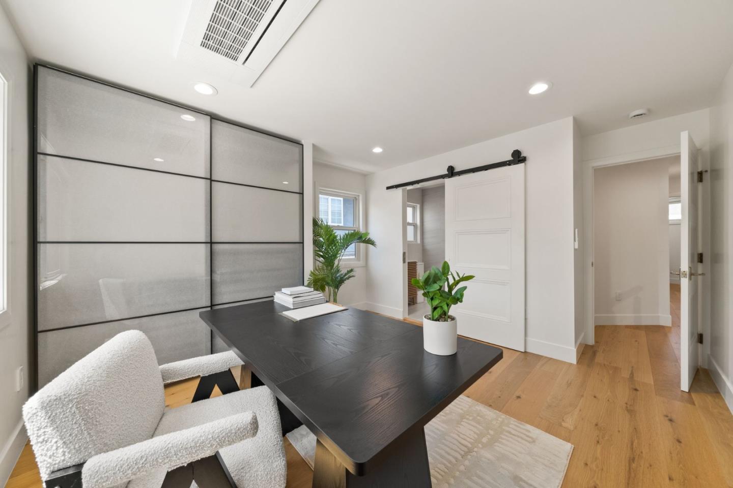 Detail Gallery Image 8 of 72 For 1025 Walnut St, San Carlos,  CA 94070 - 4 Beds | 4 Baths