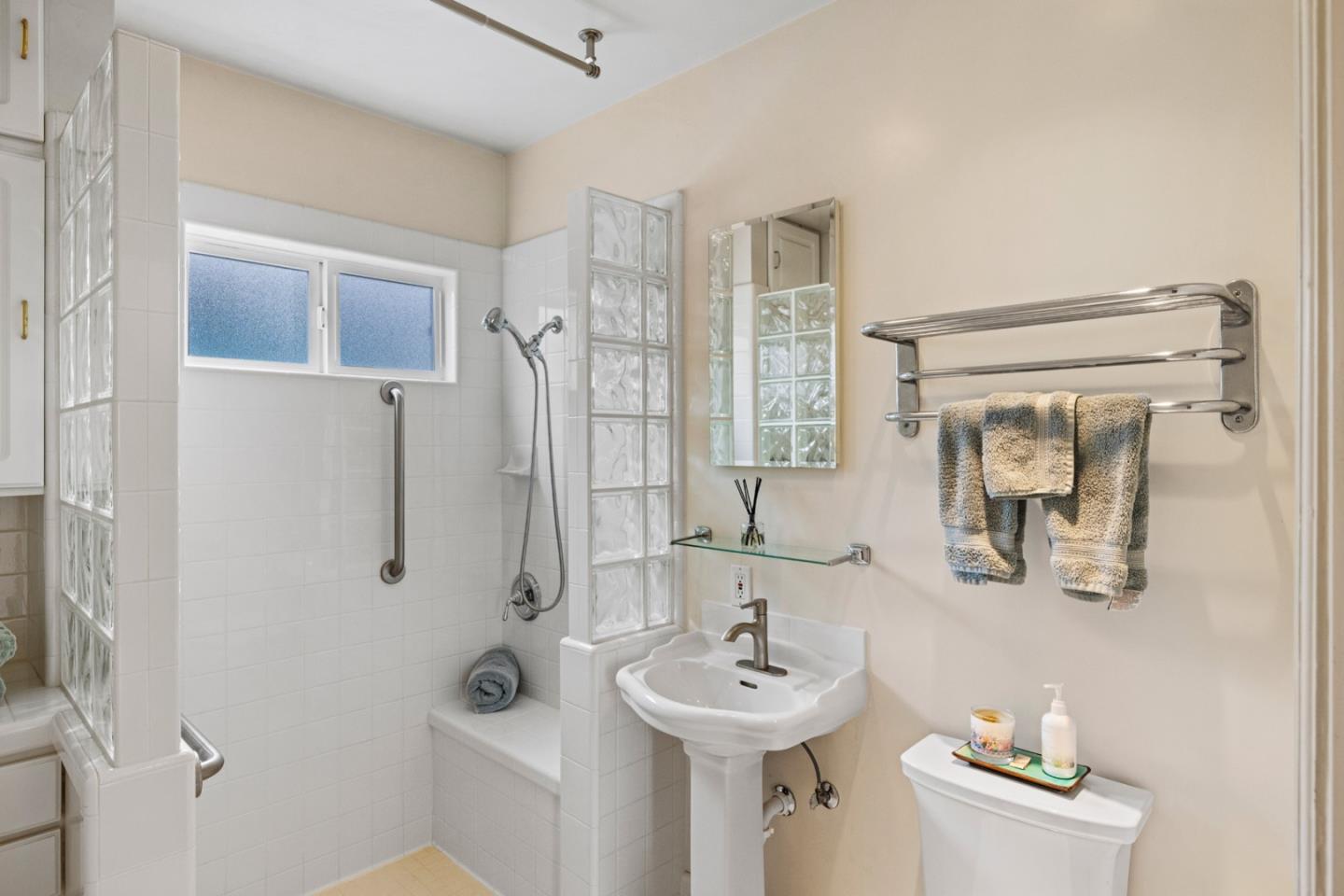 Detail Gallery Image 13 of 28 For 636 Spazier Avenue, Pacific Grove,  CA 93950 - 3 Beds | 3 Baths