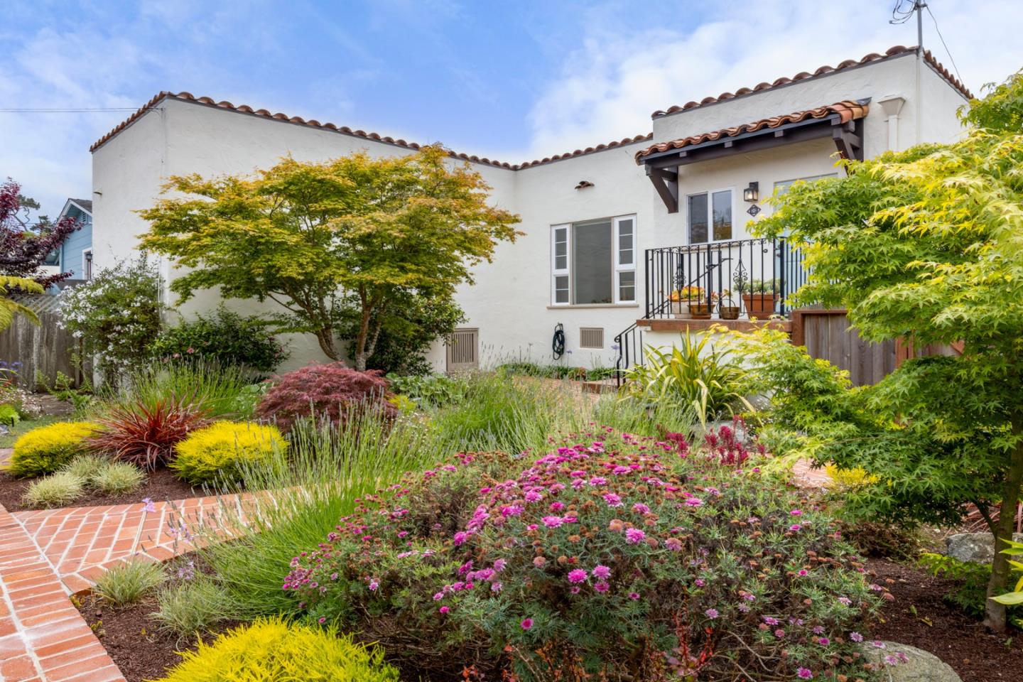 Detail Gallery Image 14 of 28 For 636 Spazier Avenue, Pacific Grove,  CA 93950 - 3 Beds | 3 Baths