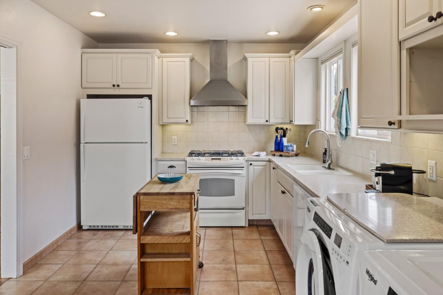 Detail Gallery Image 6 of 28 For 636 Spazier Avenue, Pacific Grove,  CA 93950 - 3 Beds | 3 Baths