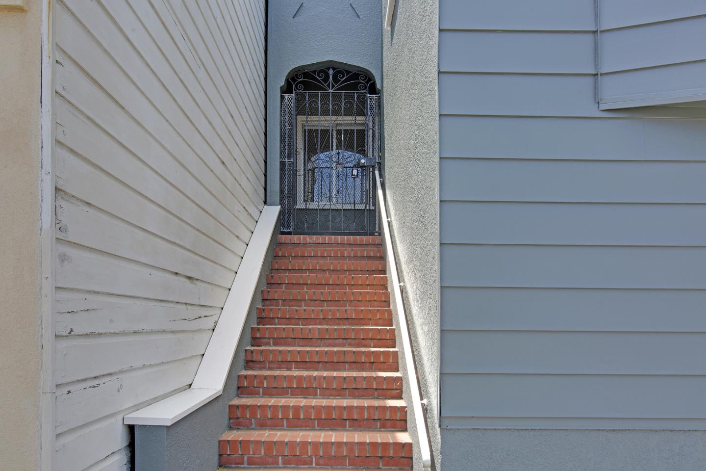 Detail Gallery Image 4 of 37 For 222 Holyoke, San Francisco,  CA 94134 - 2 Beds | 1 Baths