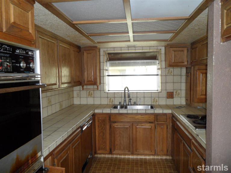 Detail Gallery Image 2 of 10 For 2556 Palmira Ave, South Lake Tahoe,  CA 96150 - 4 Beds | 2/1 Baths